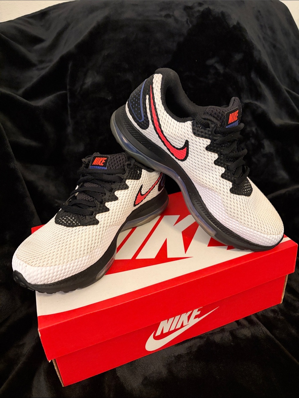 *Nike Women’s White, Black & Bright Pink Athletic Running Shoes